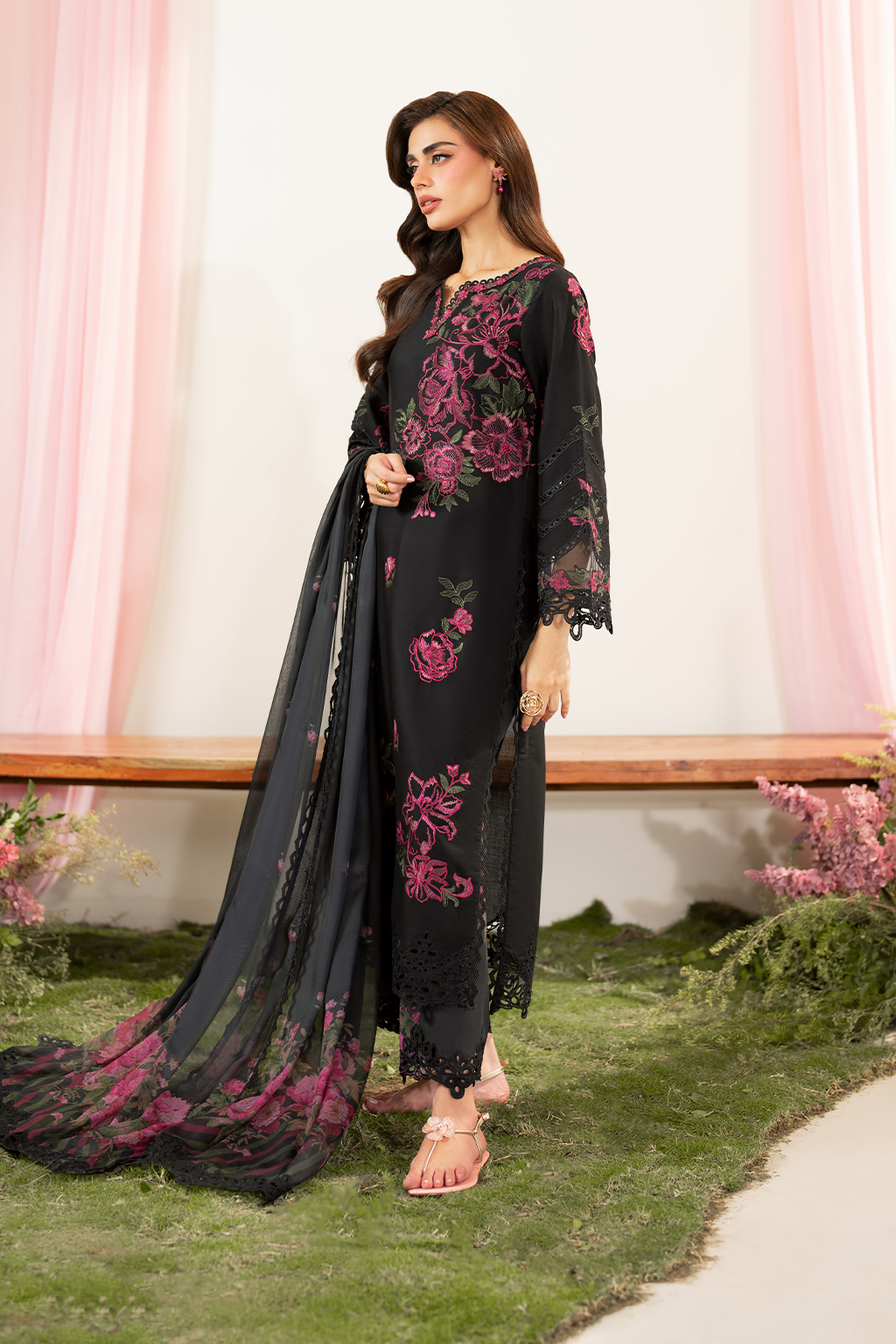 Embroidered Lawn dress - Iznik