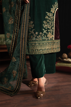IV-48 Embroidered Velvet - Iznik