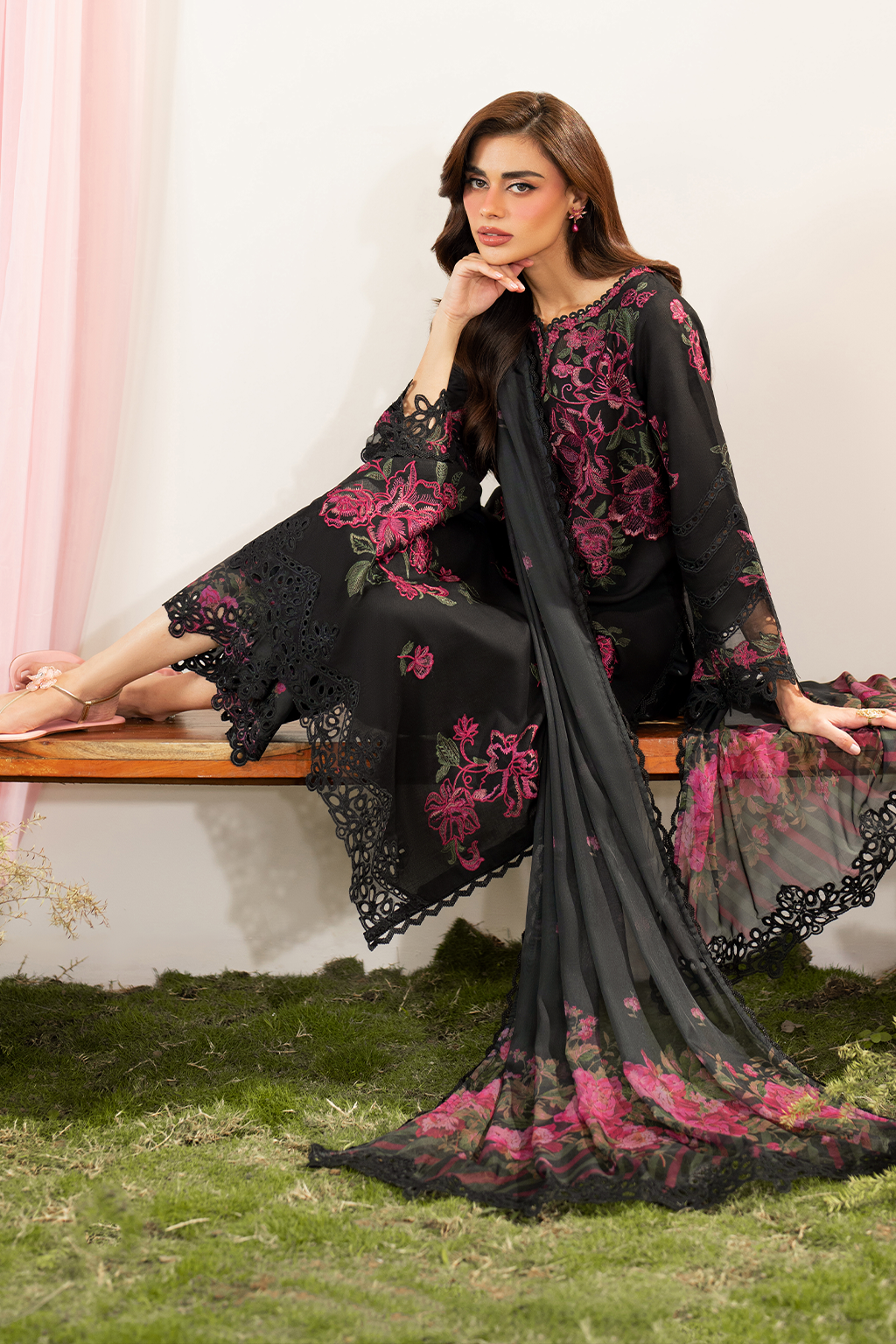 Embroidered Lawn dress - Iznik