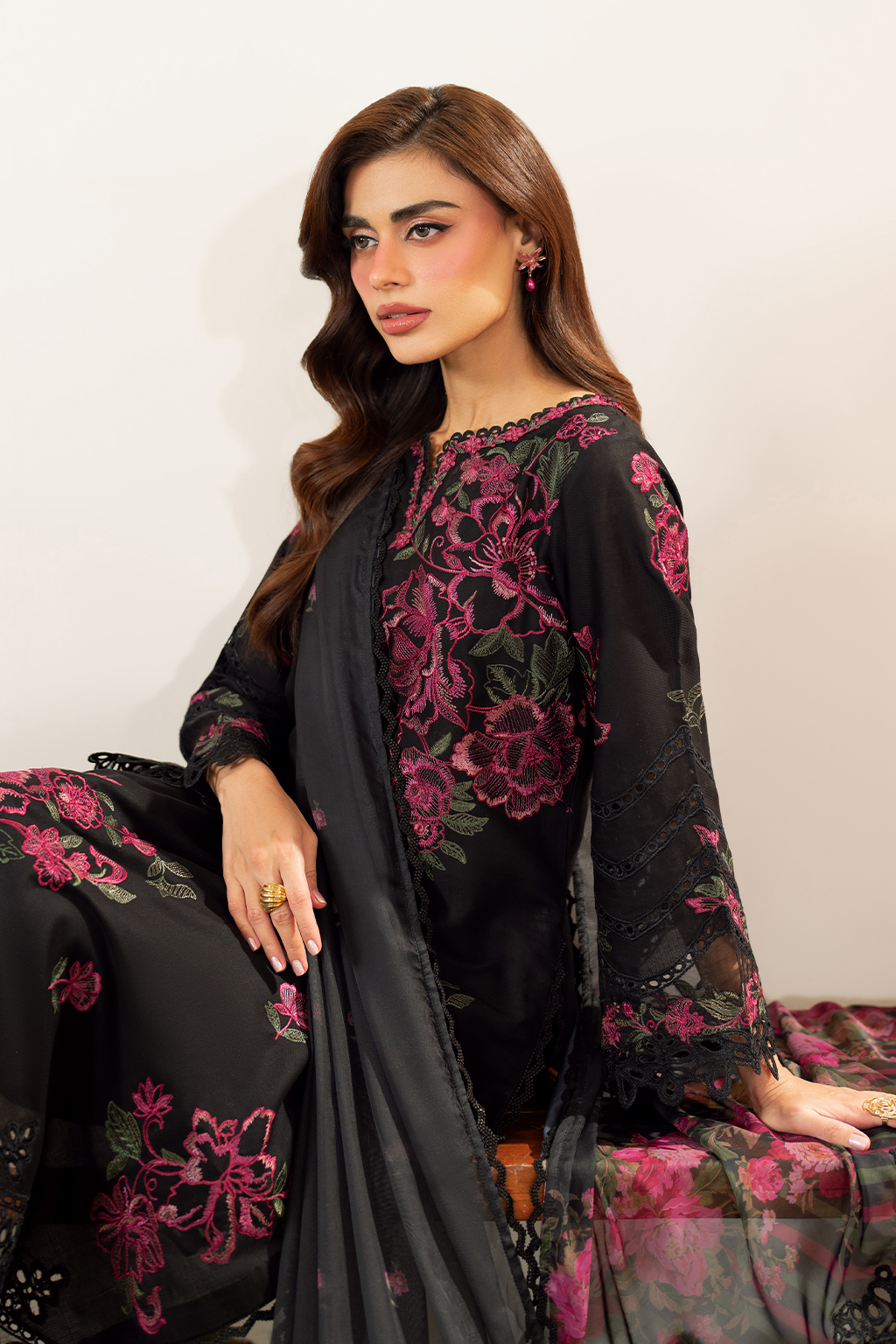 Embroidered Lawn dress - Iznik