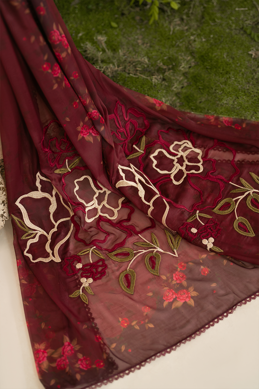 Embroidered Lawn dress - Iznik