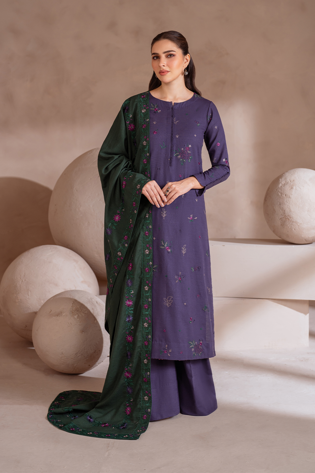 UE-366 Embroidered Khaddar - Iznik