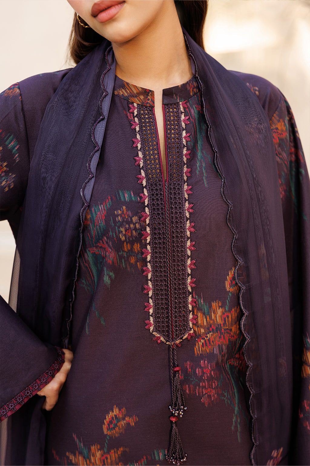 UE-664 Printed Lawn Secondary image