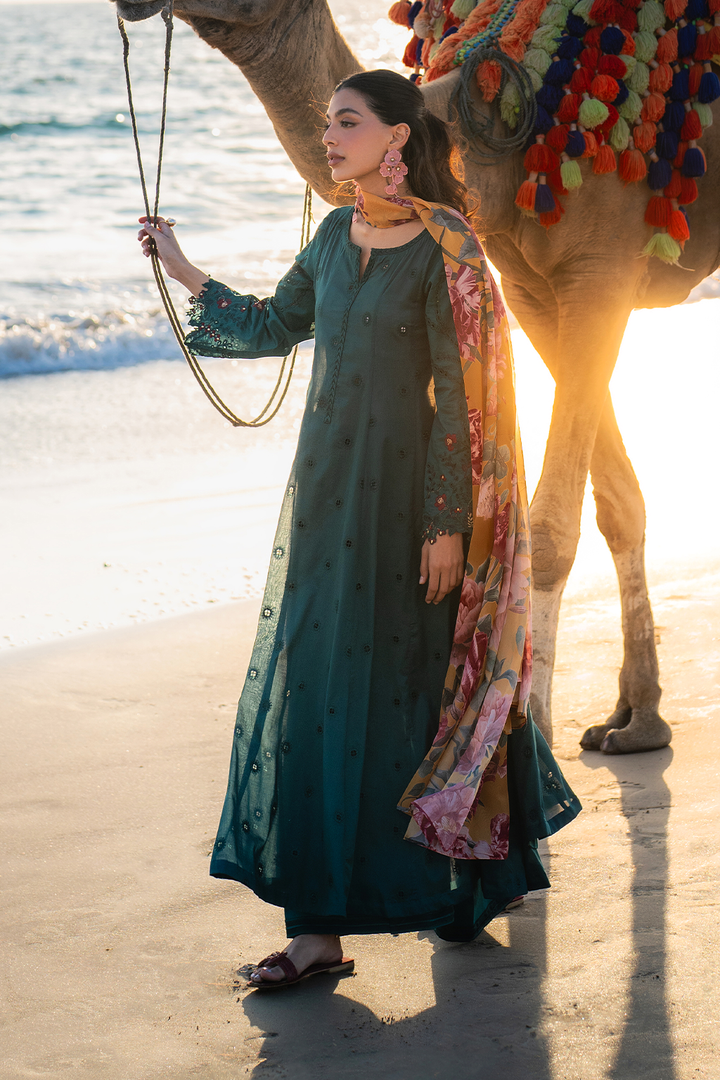 UE-381 Embroidered Lawn - Iznik