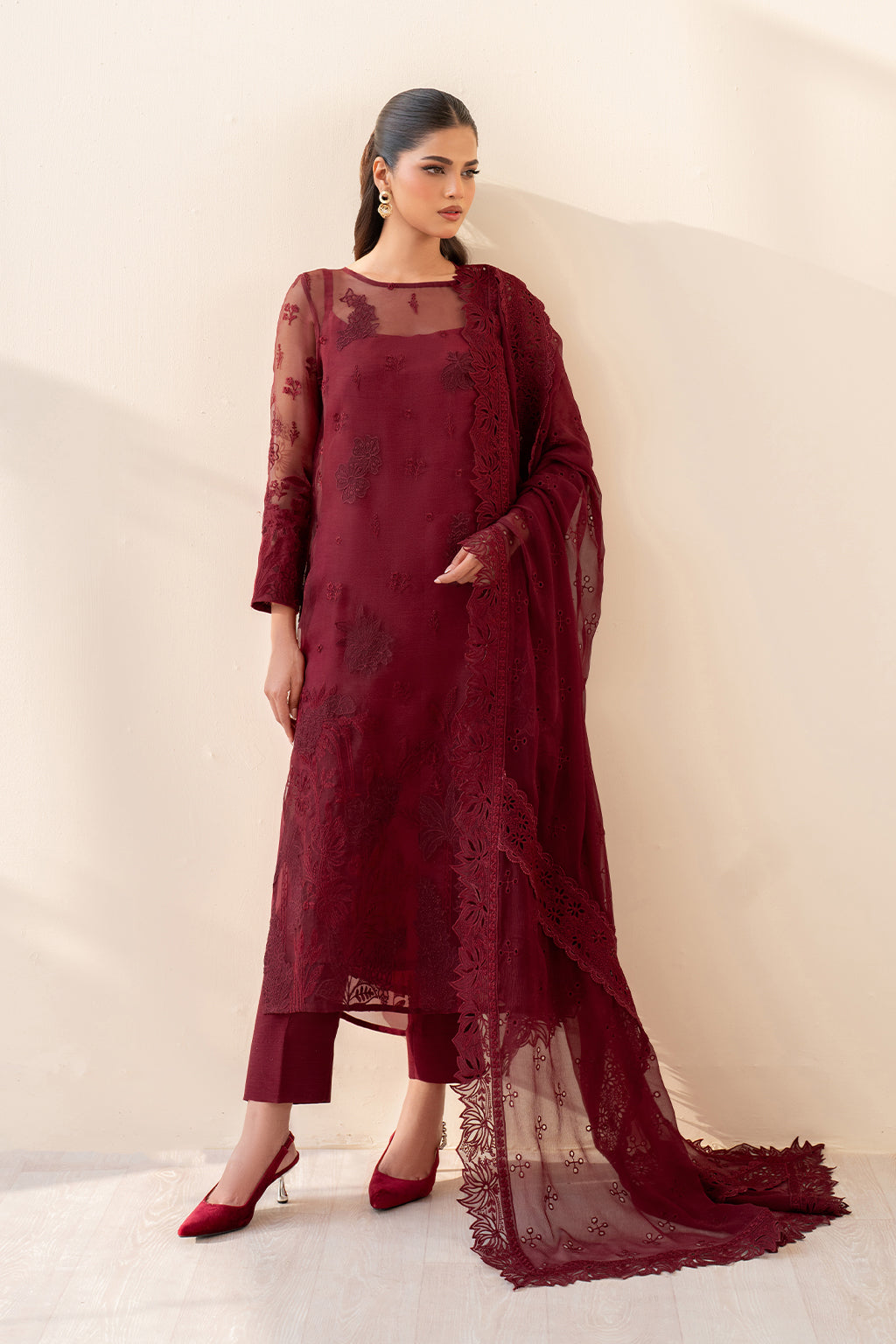 UE-438 Embroidered Pure Organza - Iznik