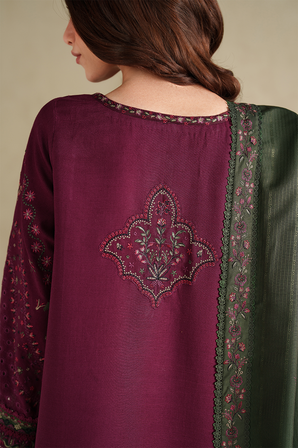 UE-579 Embroidered Khaddar - Iznik
