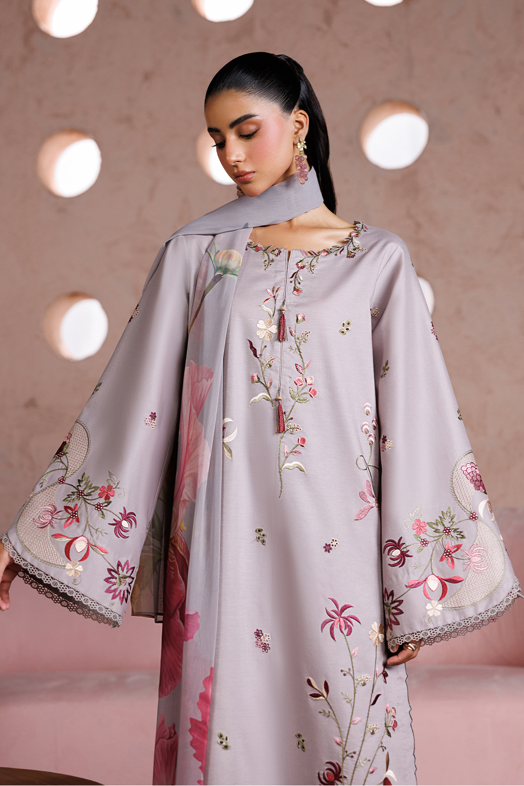 UE-699 Embroidered Lawn