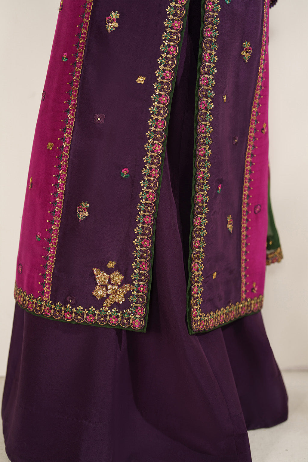 UE-611  Embroidered  Ramen Silk