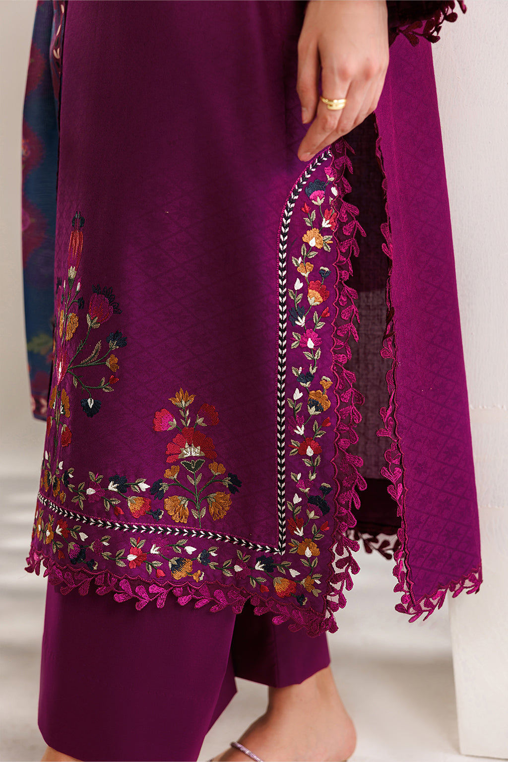 UE-680 Embroidered Lawn