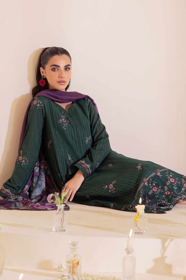 UE-250 Embroidered Lawn - Iznik