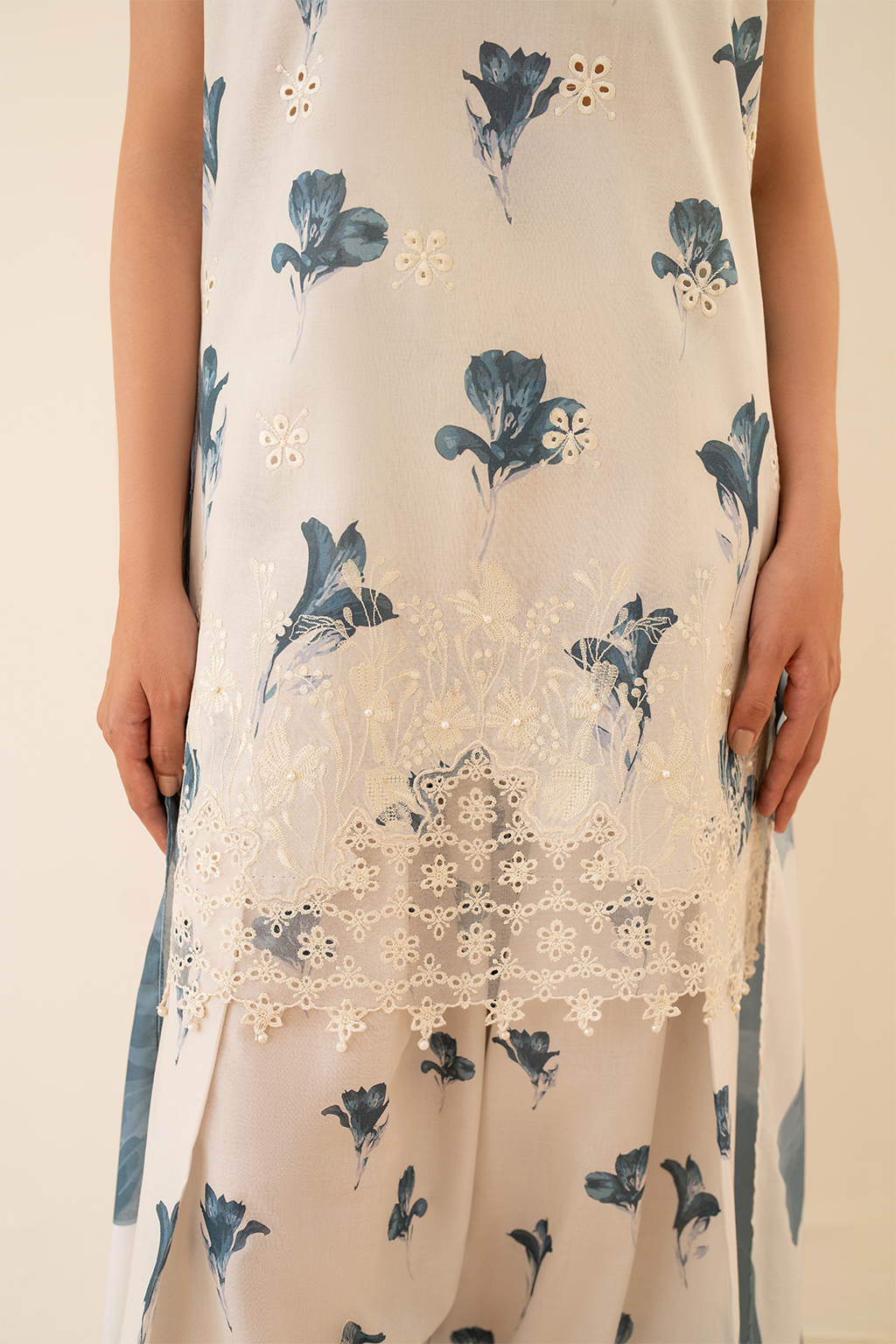 UE-442 Borer Embroidered Printed Lawn - Iznik