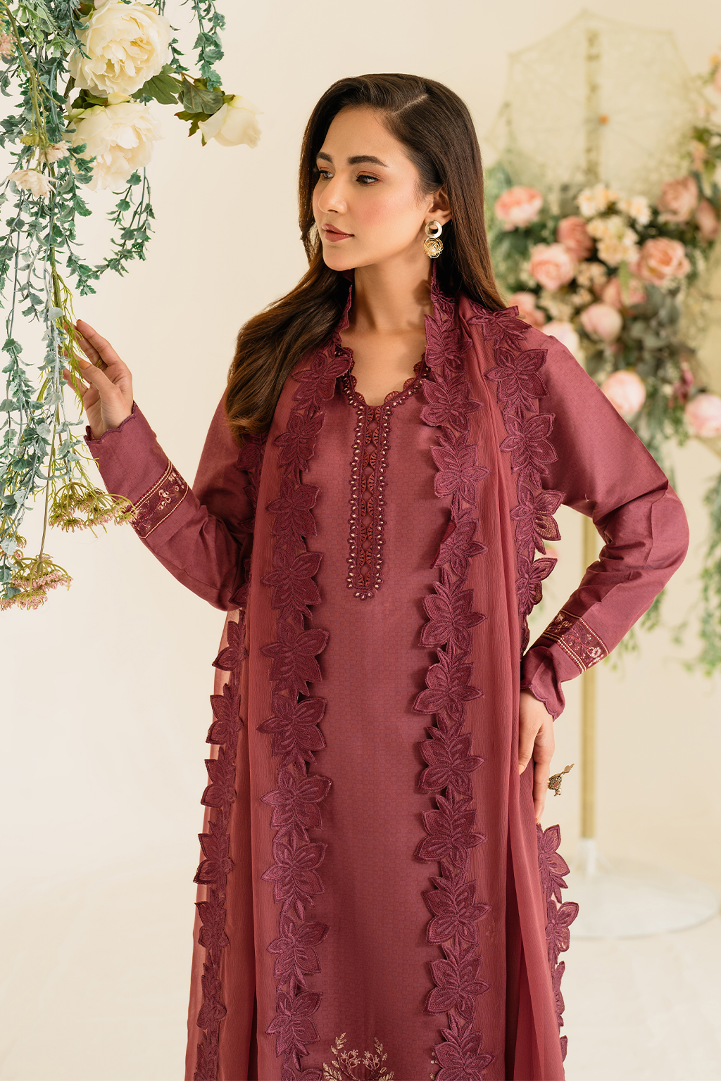 UE-432 Embroidered Textured Lawn - Iznik