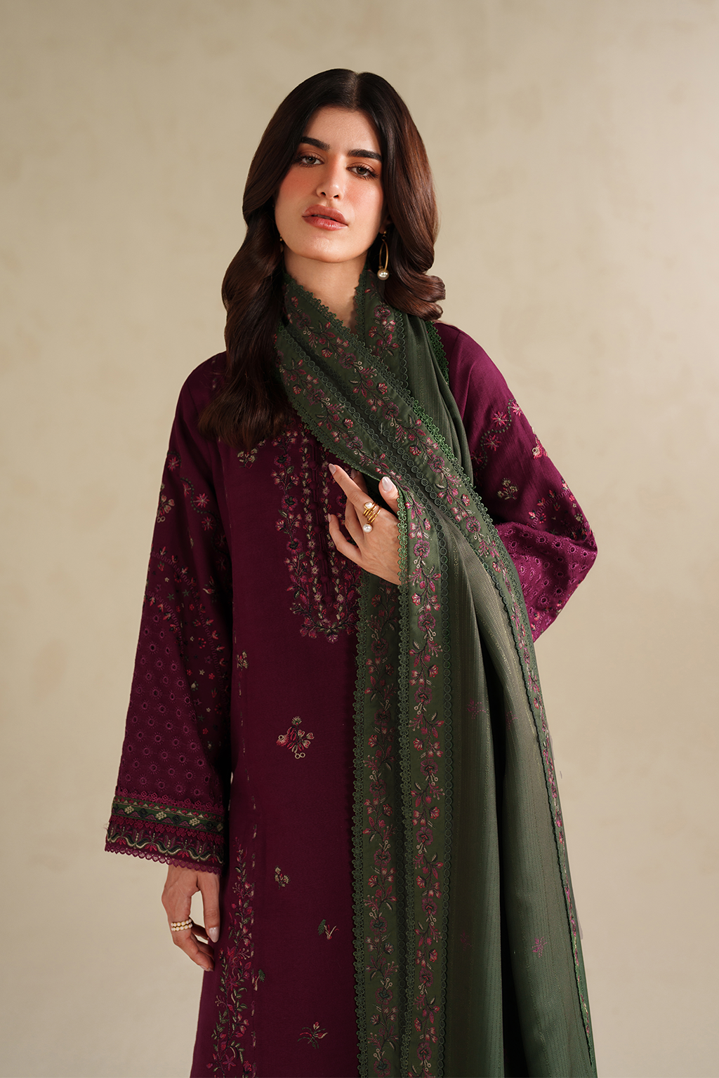 UE-579 Embroidered Khaddar - Iznik