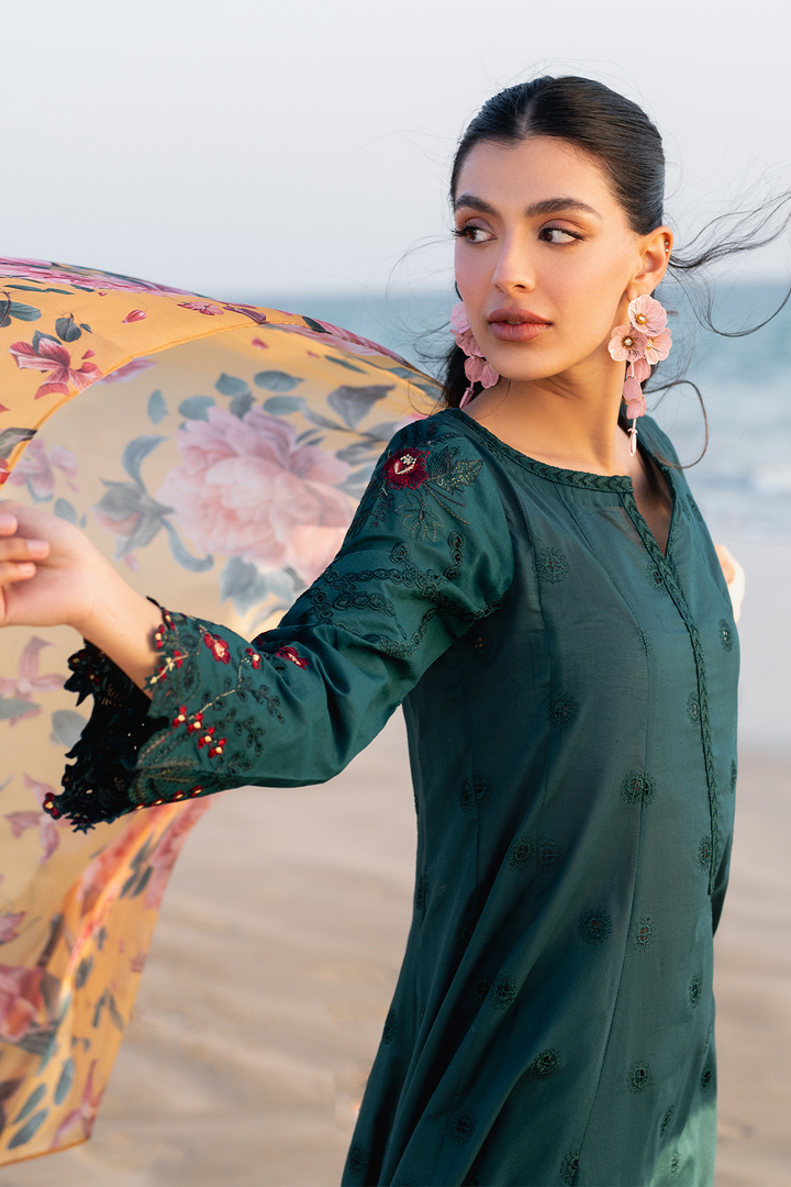 UE-381 Embroidered Lawn - Iznik