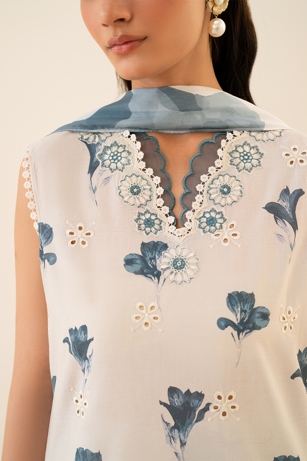 UE-442 Borer Embroidered Printed Lawn - Iznik