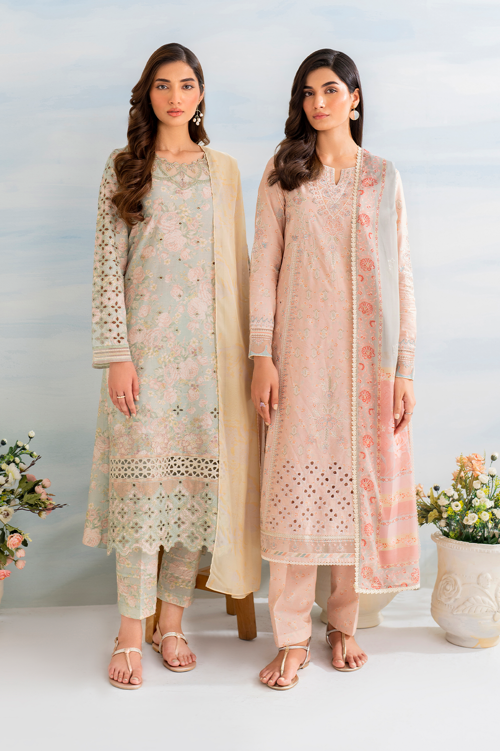 IGL-10 Embroidered Lawn - Iznik
