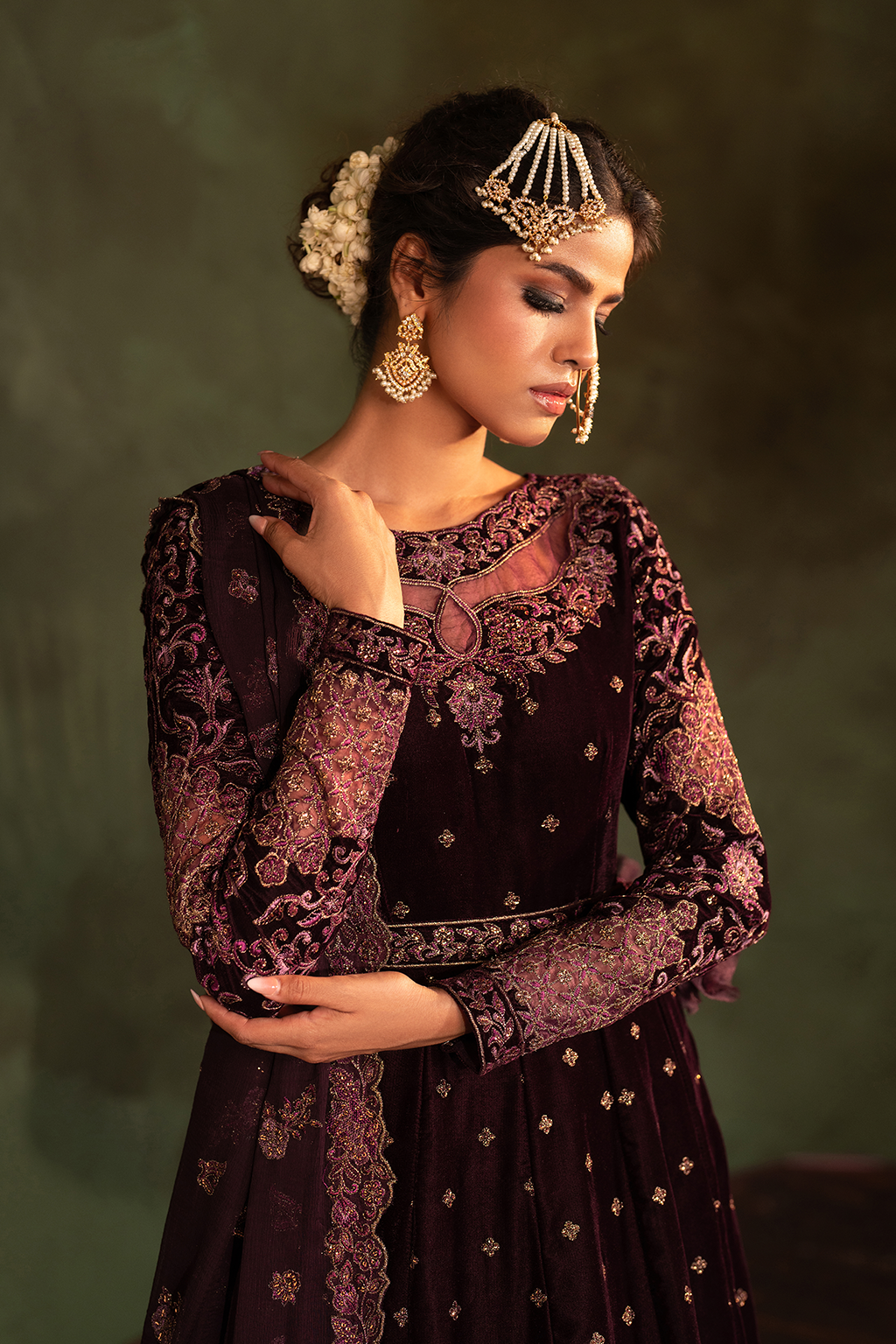 IV-54 Embroidered Velvet - Iznik Global