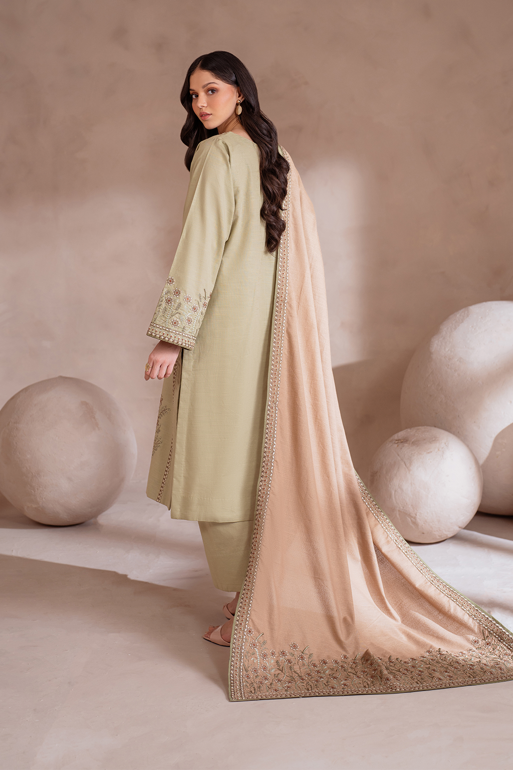 UE-359 Embroidered Khaddar - Iznik