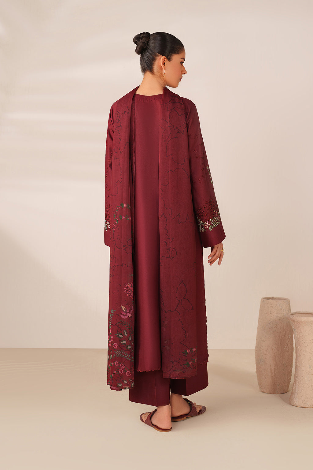 UE-610 Embroidered Lawn - Iznik Global