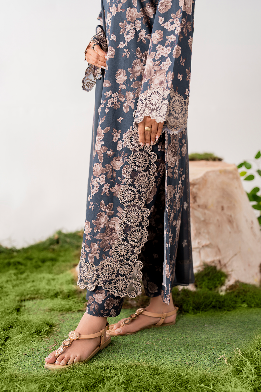 UE-279 Printed Lawn - Iznik