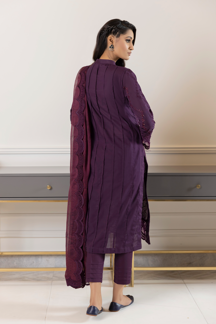 UE-108 Embroidered Lawn - Iznik