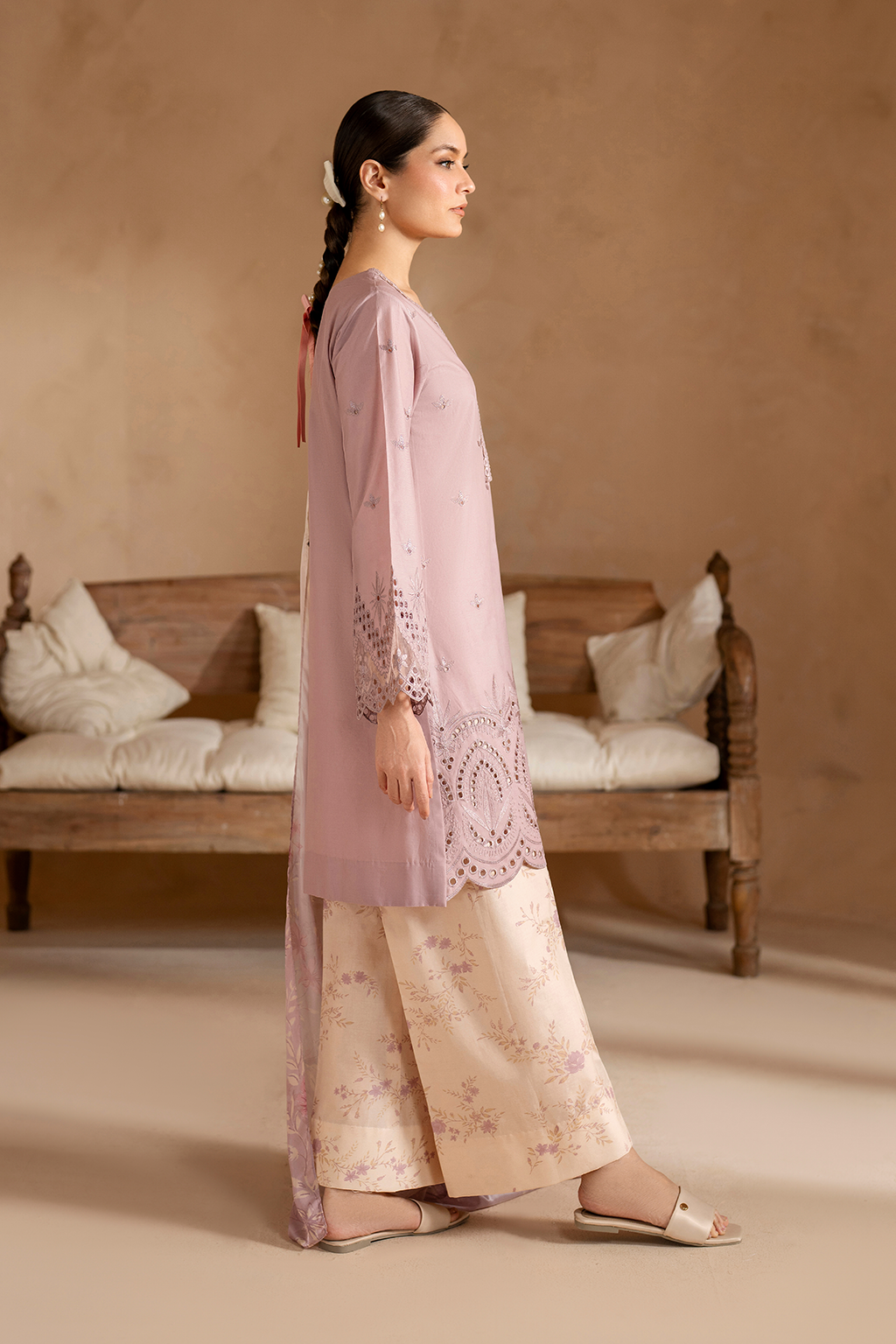 UE-470 Embroidered Lawn - Iznik