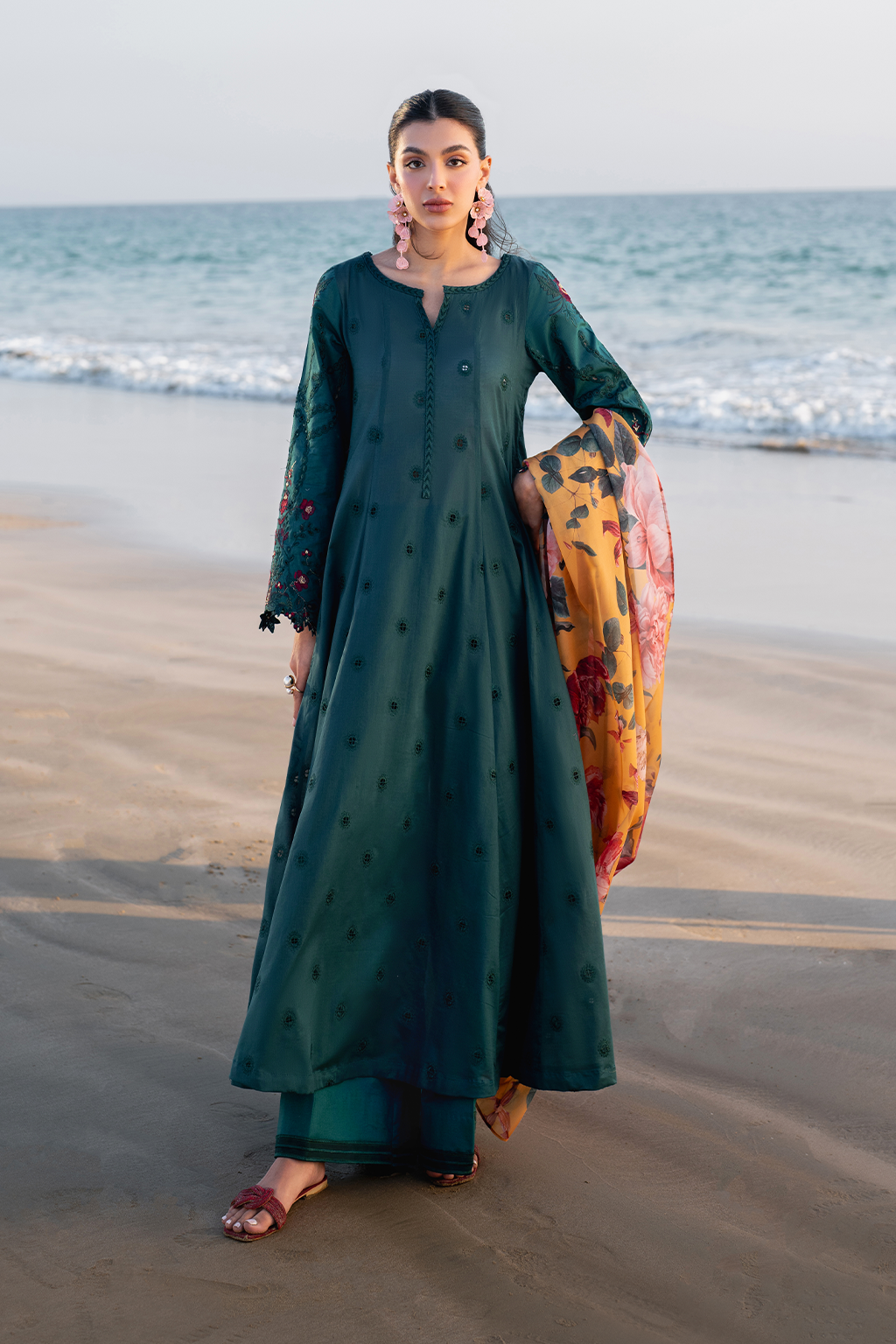 UE-381 Embroidered Lawn - Iznik
