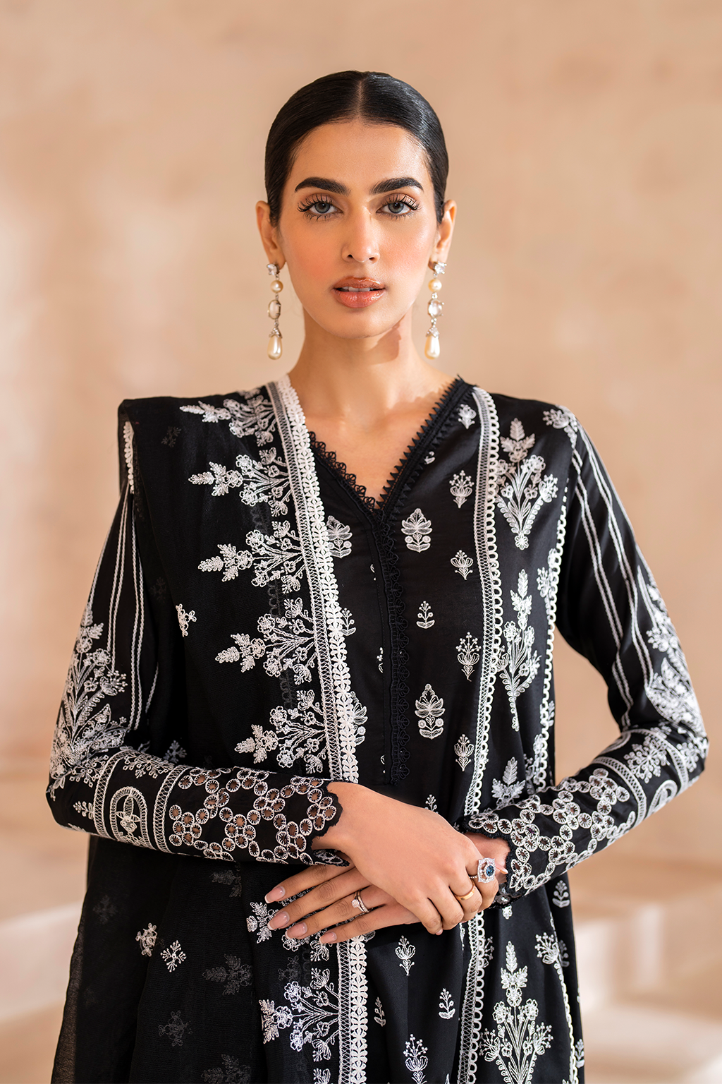 IP-232 Embroidered Lawn - Iznik