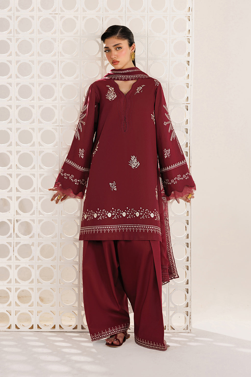 UE-682 Embroidered Lawn