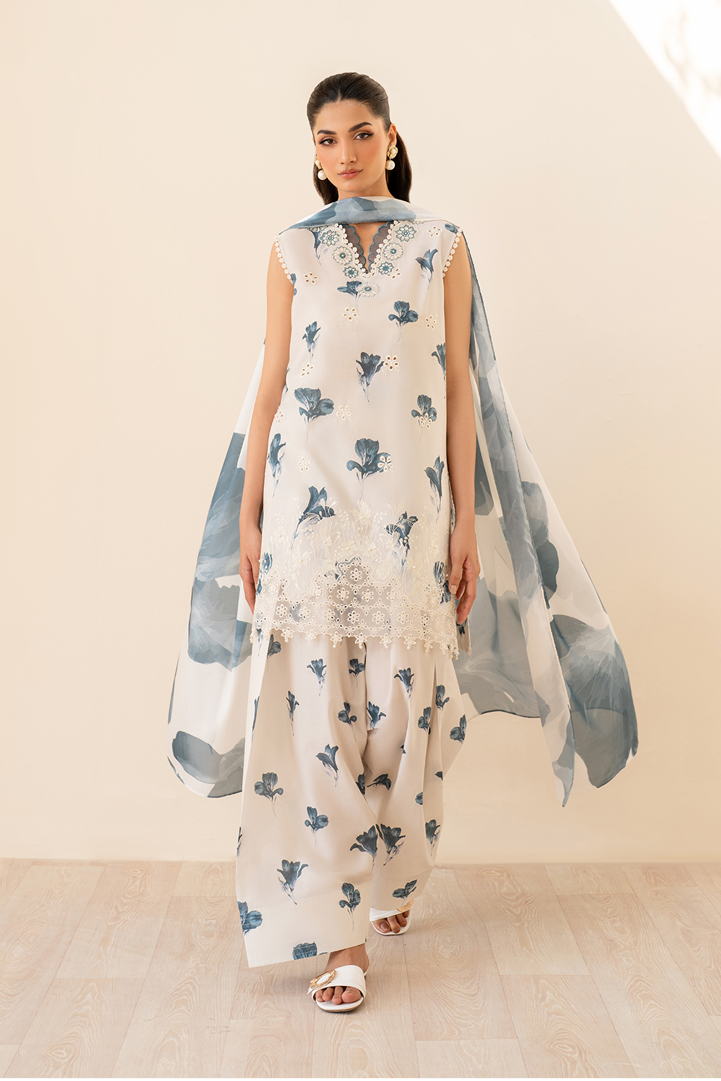 UE-442 Borer Embroidered Printed Lawn - Iznik