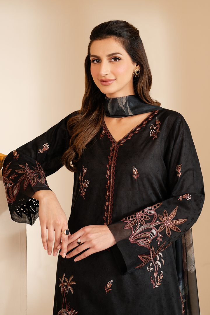 UE-462 Embroidered Lawn