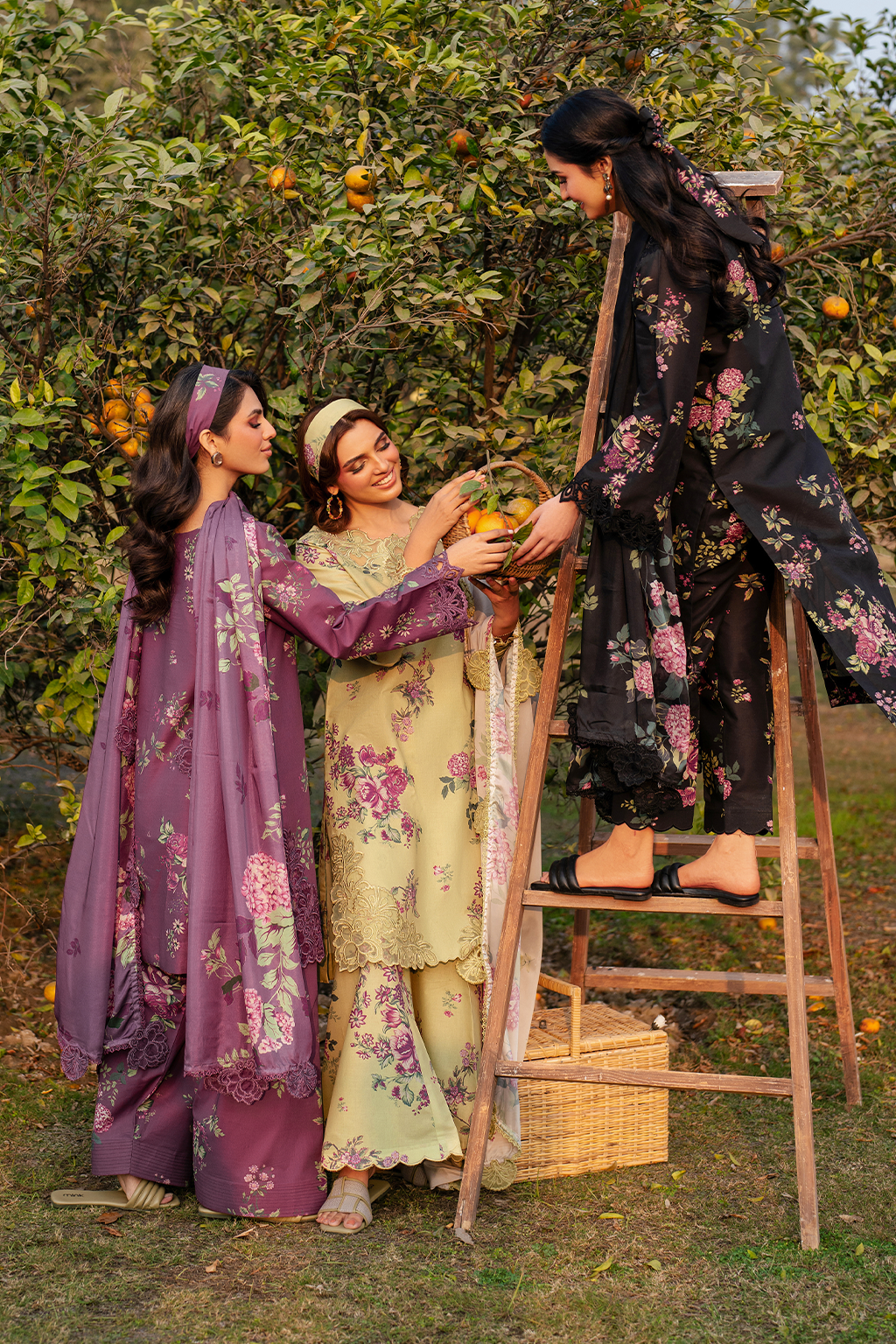 UE-394 Printed Lawn - Iznik