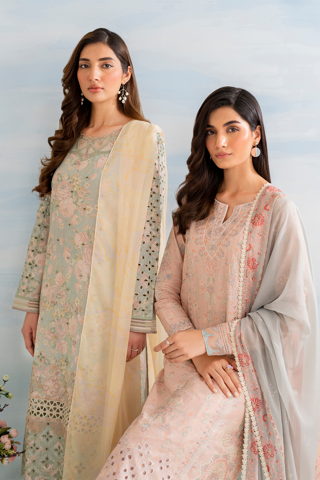 IGL-10 Embroidered Lawn - Iznik
