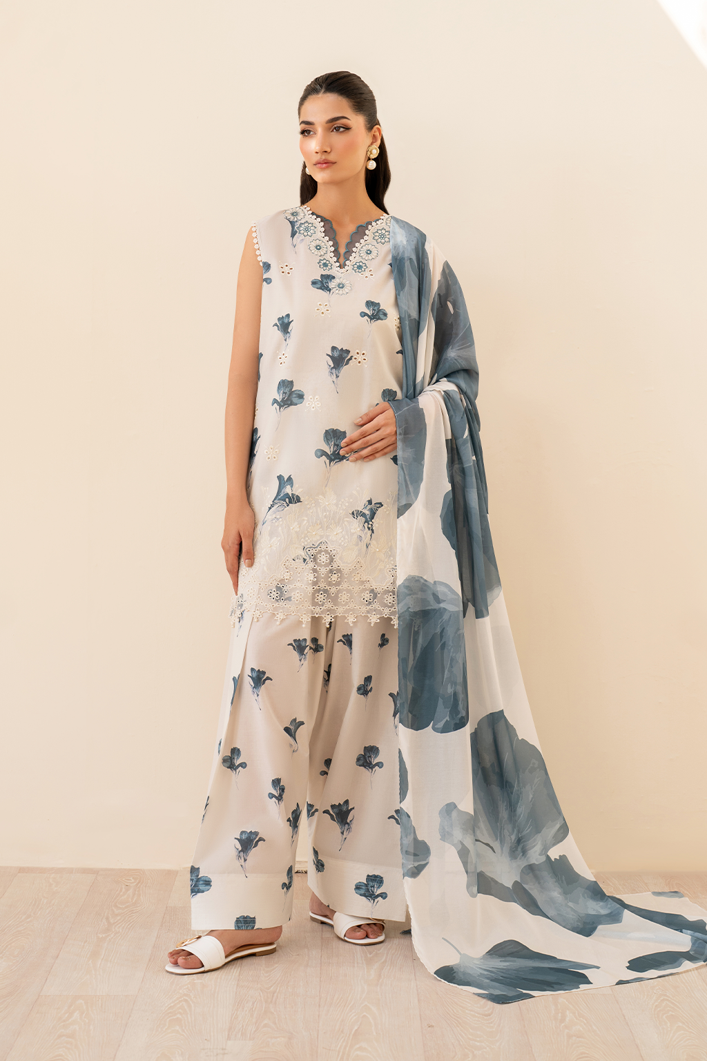 UE-442 Borer Embroidered Printed Lawn - Iznik