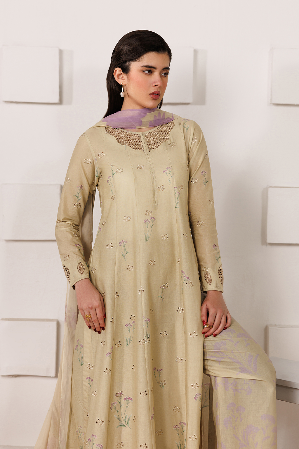 UE-635 Printed Lawn Secondary image