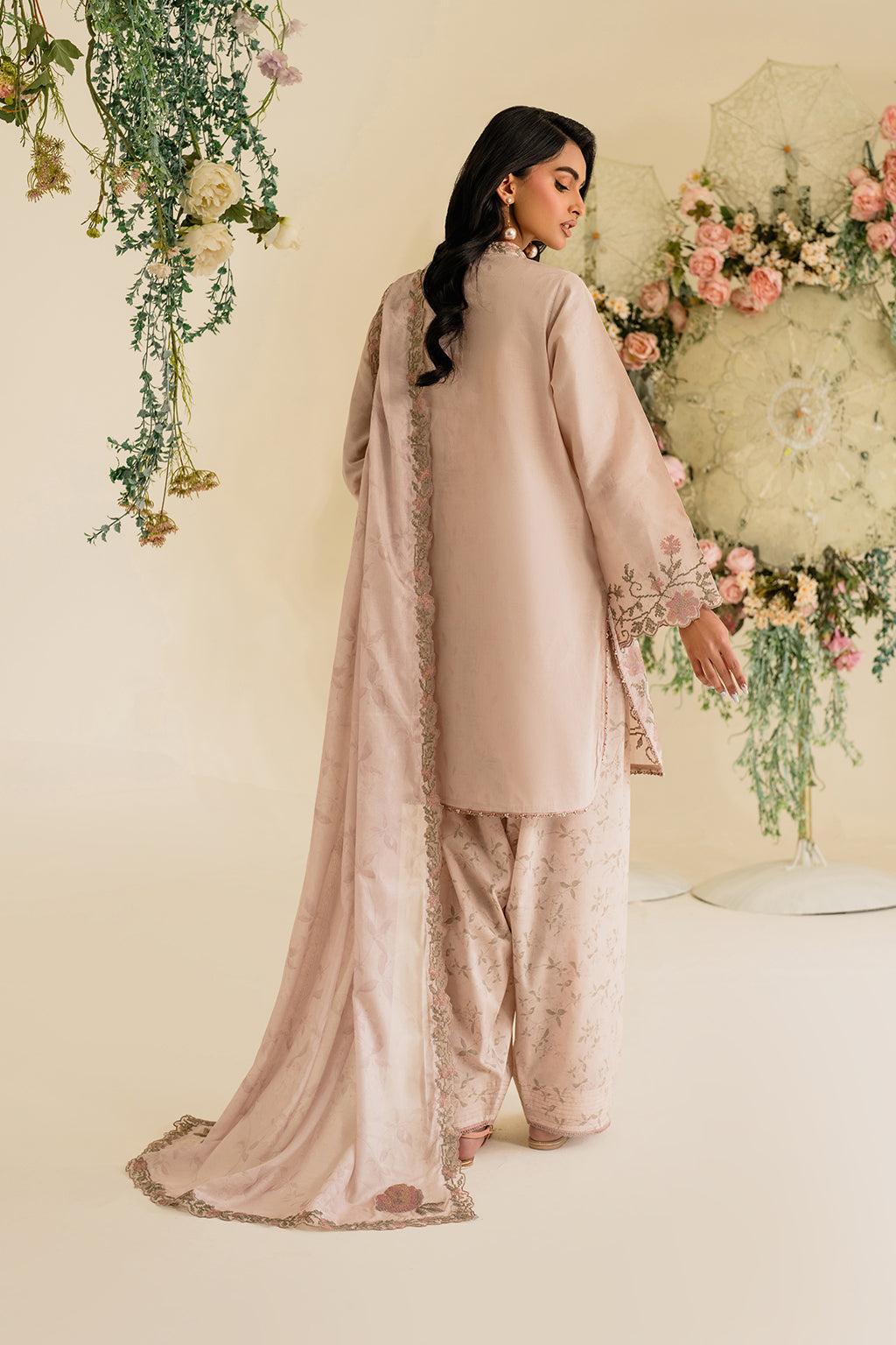 UE-424 Embroidered Textured Lawn - Iznik