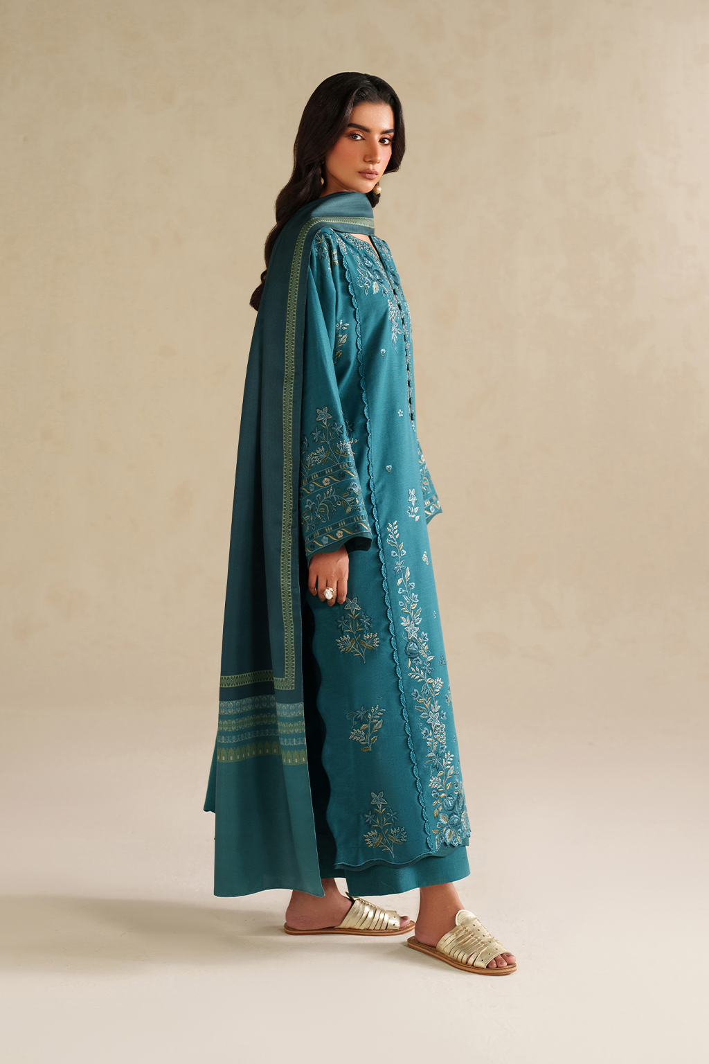 UE-587 Embroidered Khaddar - Iznik