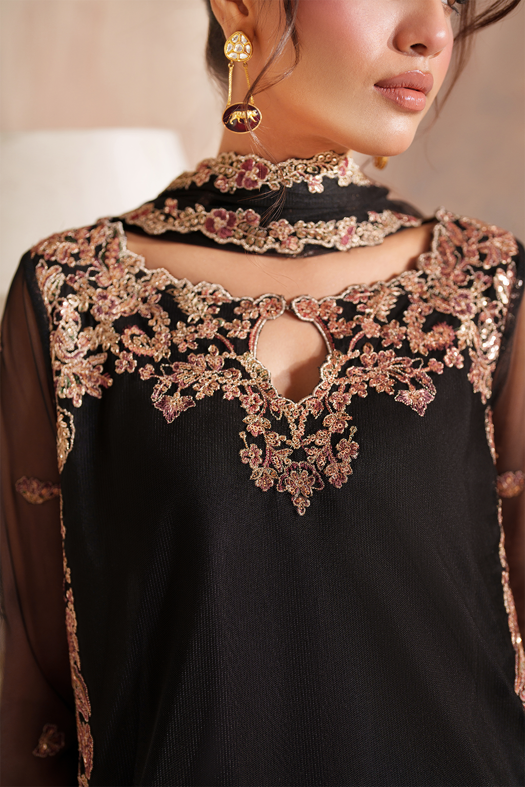 CC-77 Embroidered Net - Iznik