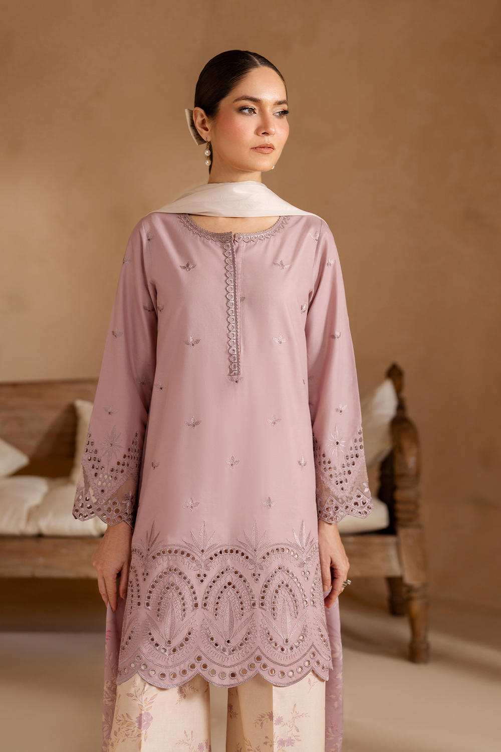 UE-470 Embroidered Lawn - Iznik