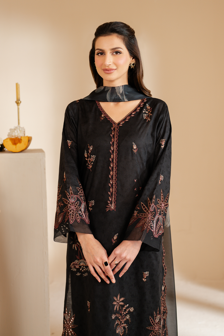 UE-462 Embroidered Lawn