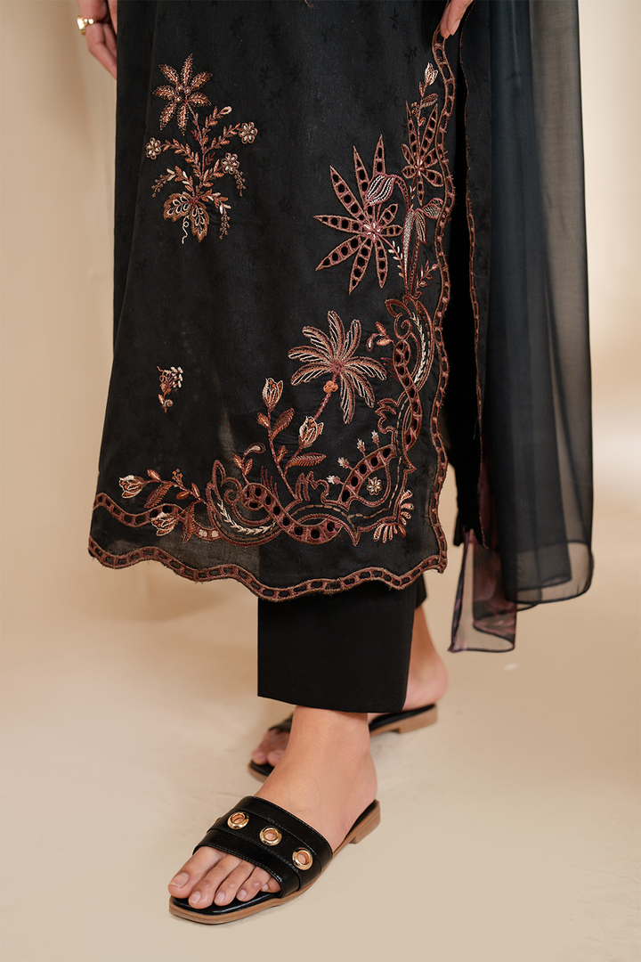 UE-462 Embroidered Lawn