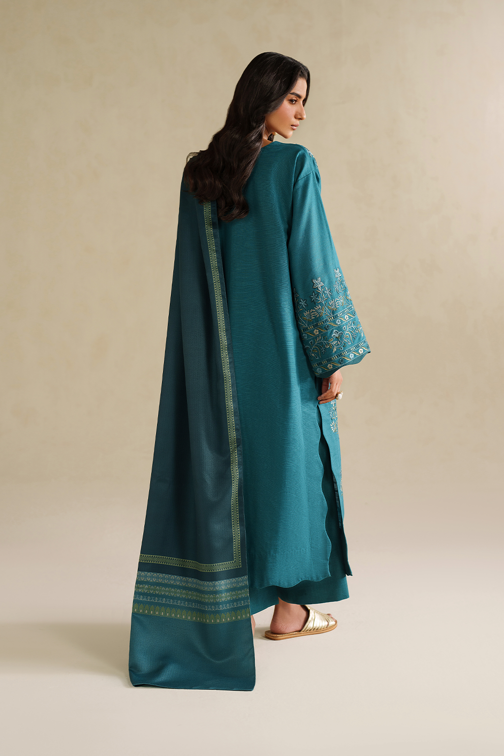 UE-587 Embroidered Khaddar - Iznik