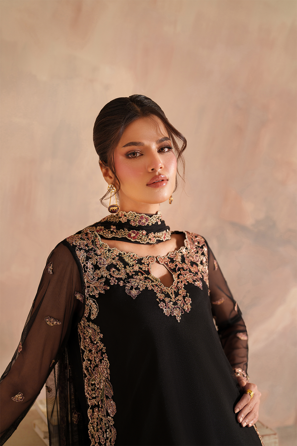 CC-77 Embroidered Net - Iznik