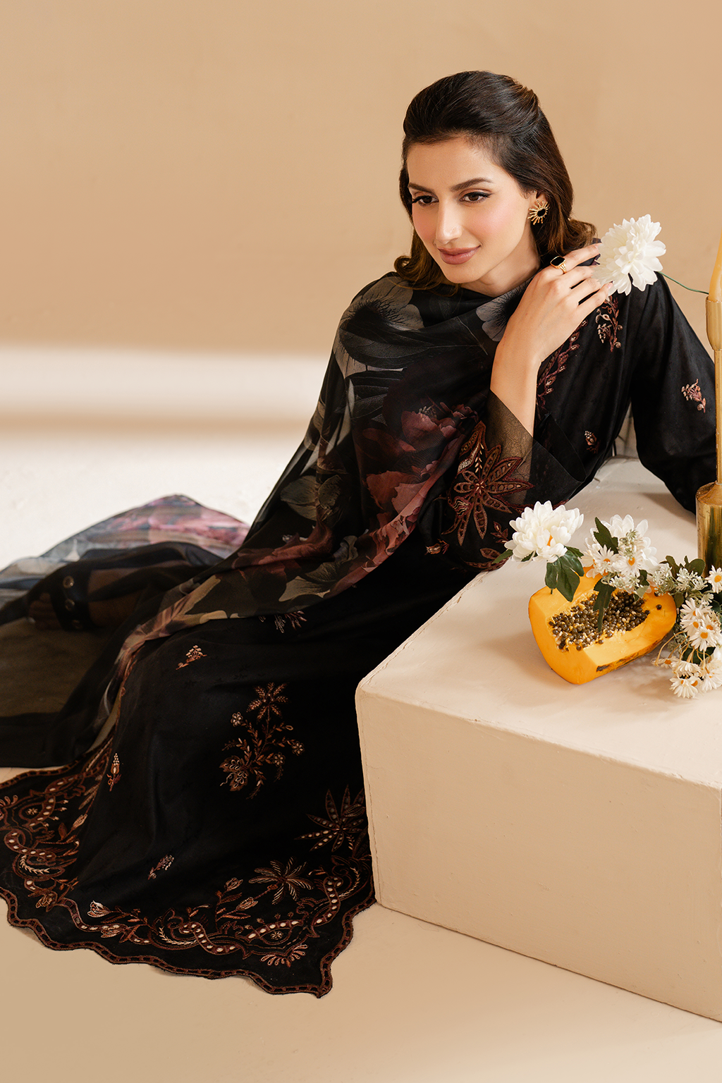 UE-462 Embroidered Lawn