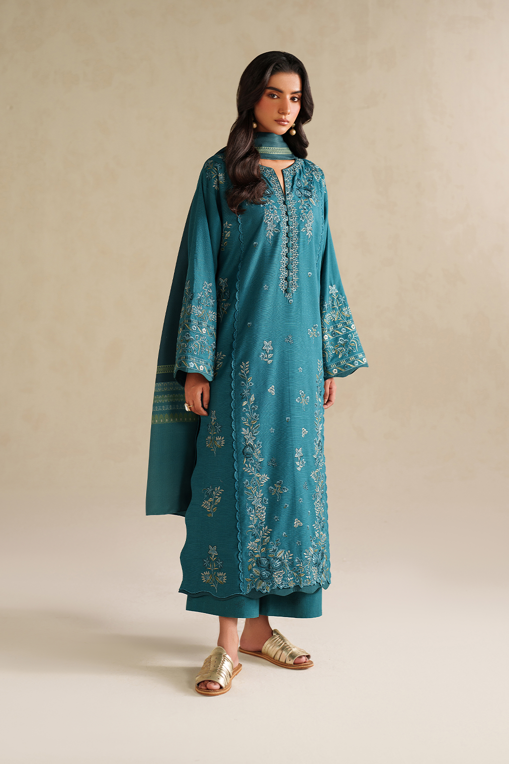 UE-587 Embroidered Khaddar - Iznik