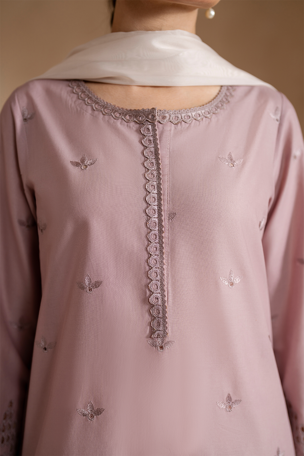 UE-470 Embroidered Lawn - Iznik