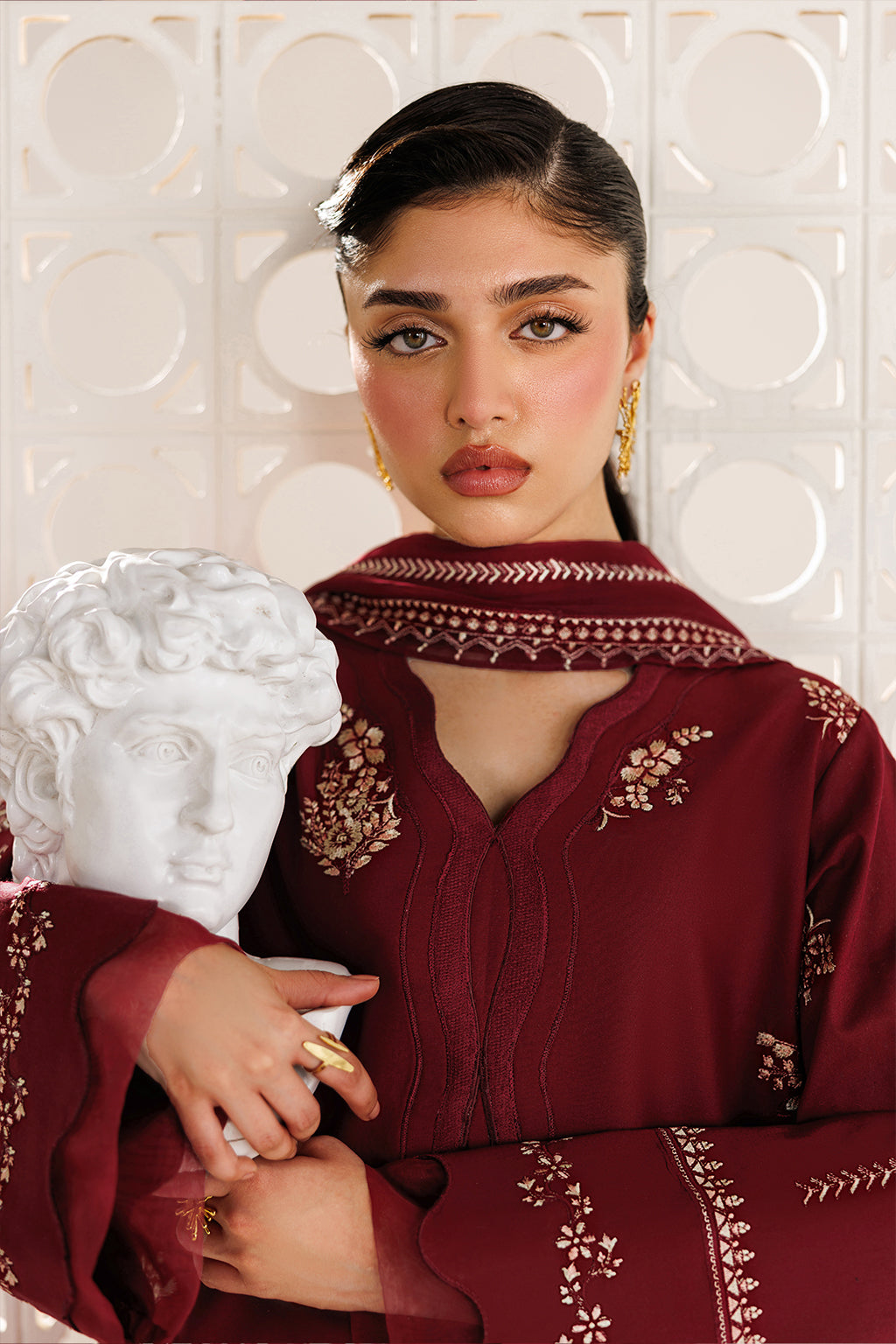 UE-682 Embroidered Lawn