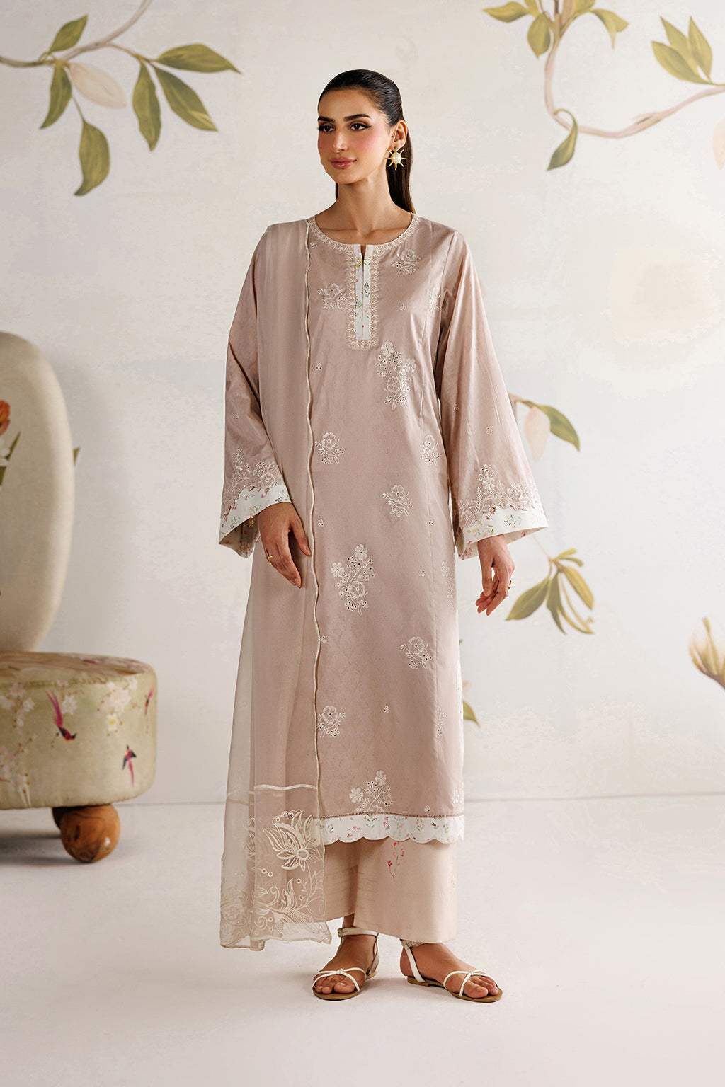 UE-687 Embroidered Lawn Main image