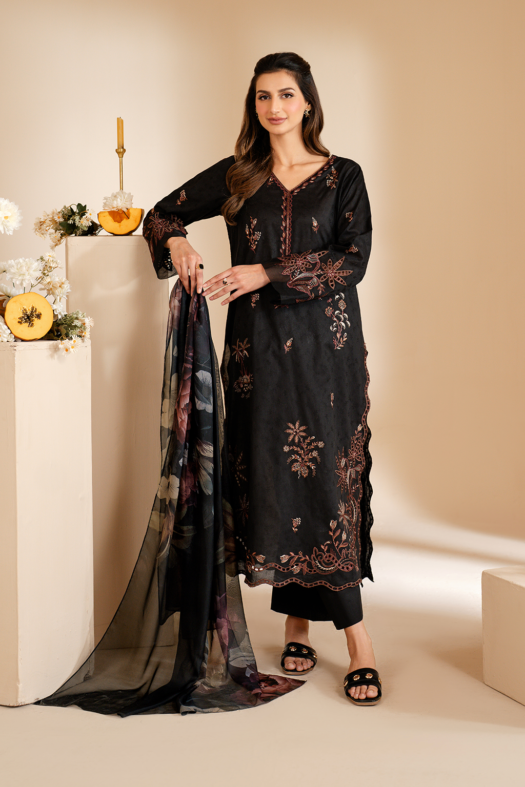 UE-462 Embroidered Lawn