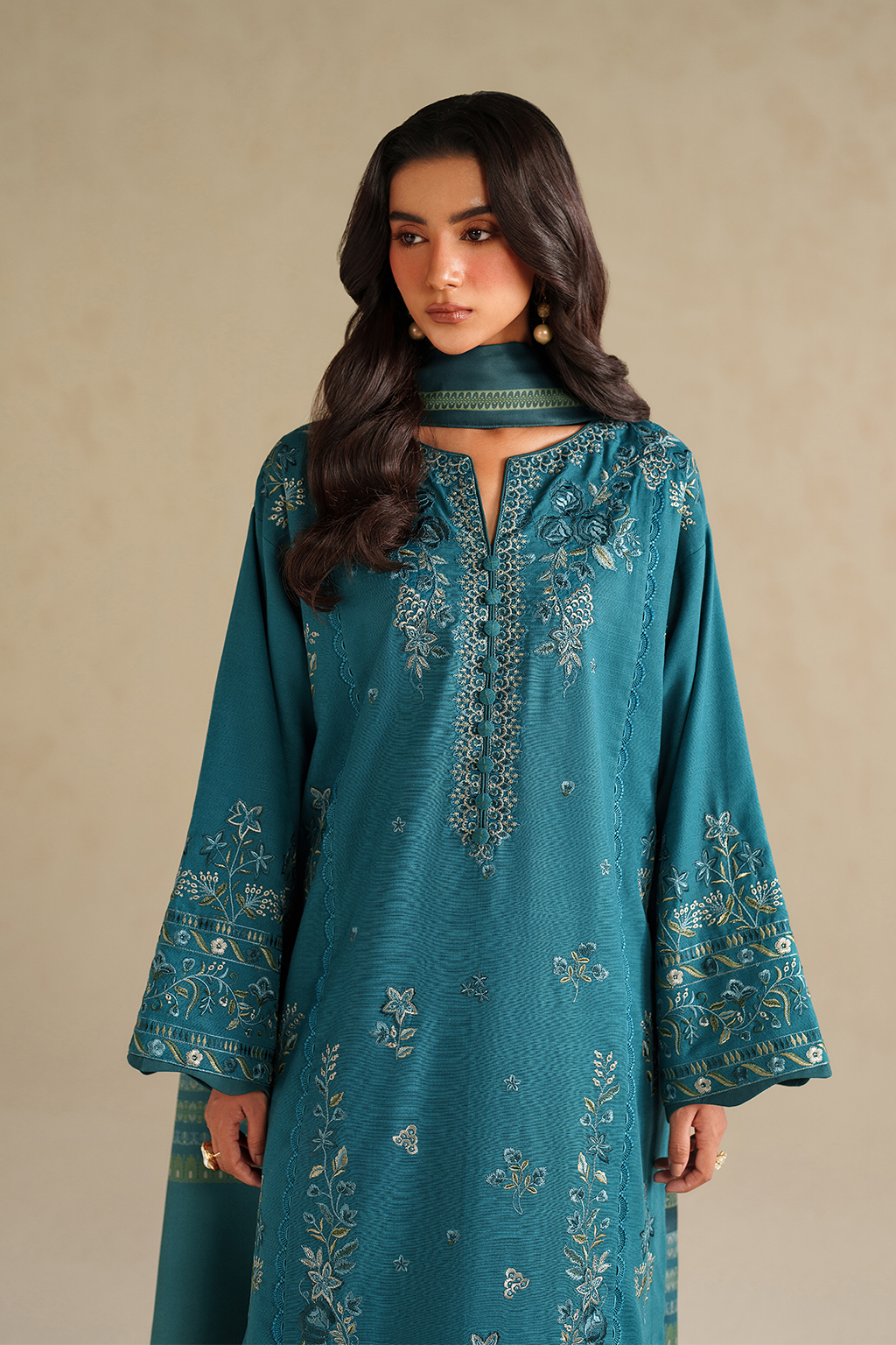 UE-587 Embroidered Khaddar - Iznik